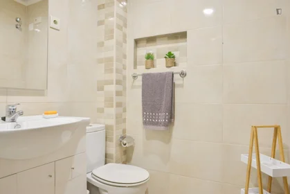 Quarto privado em Rua Marques Leitão, imagem 15 de 18