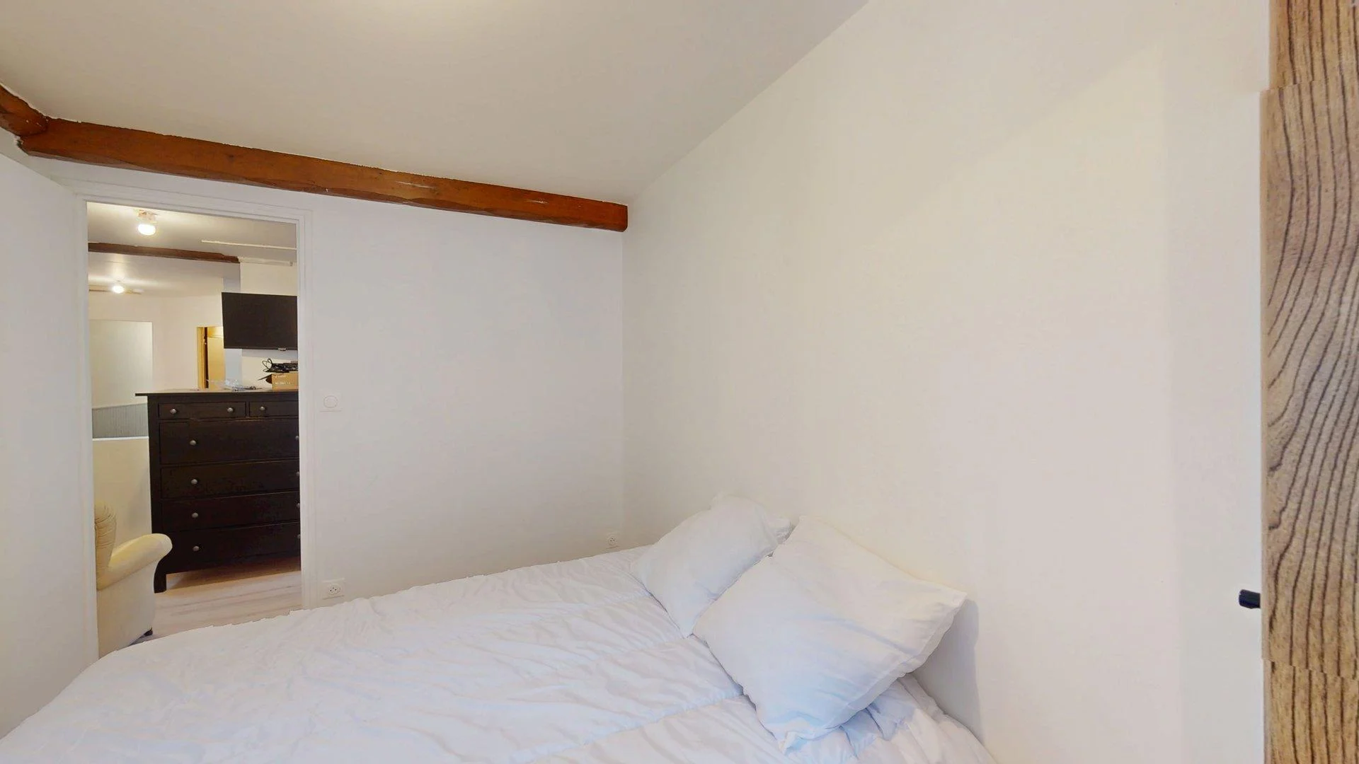 Quarto de estudante económico perto do campus em 