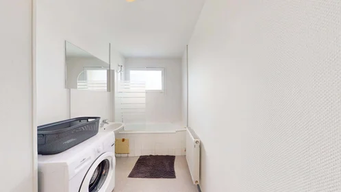 Private room at 10 Rue du Bourbonnais, 35000 Rennes, France, image 8 of 12