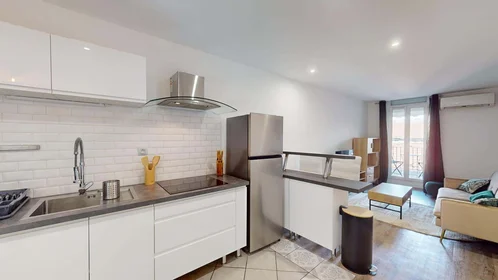 Logement entier à 18 Rue Bénédit, 13004 Marseille, France, image 1 de 16