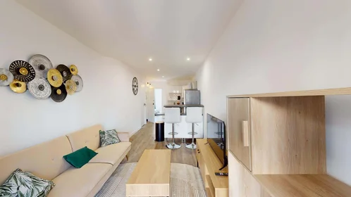Logement entier à 18 Rue Bénédit, 13004 Marseille, France, image 3 de 16