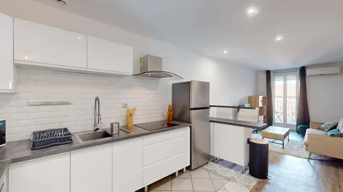 Logement entier à 18 Rue Bénédit, 13004 Marseille, France, image 8 de 16