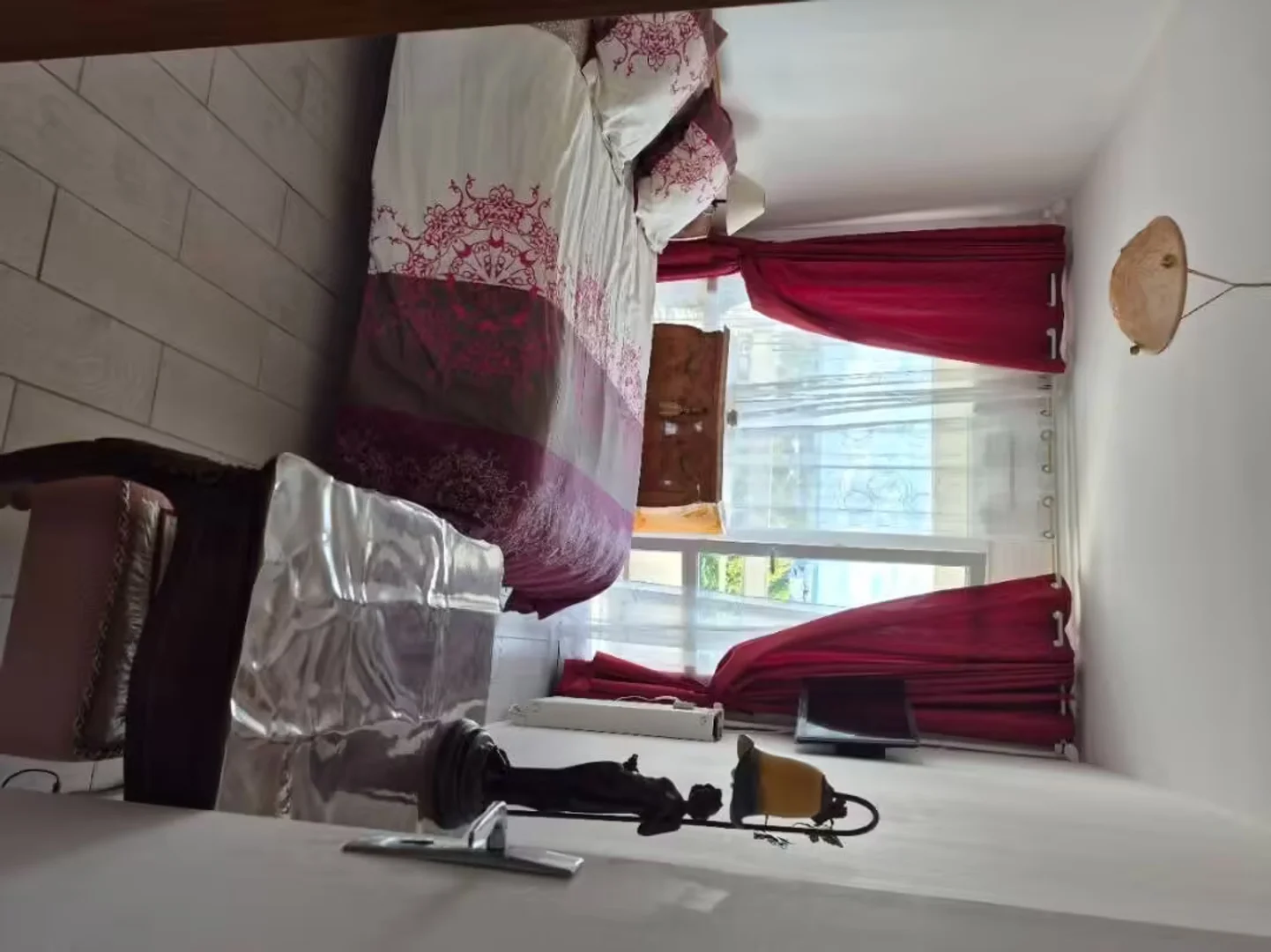 Habitación estudiantil amplia y cómoda en 
