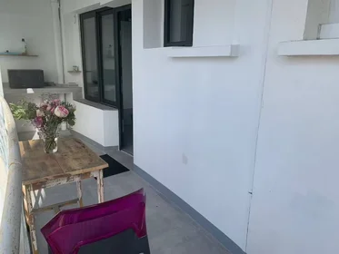 Cheap private room in {area}