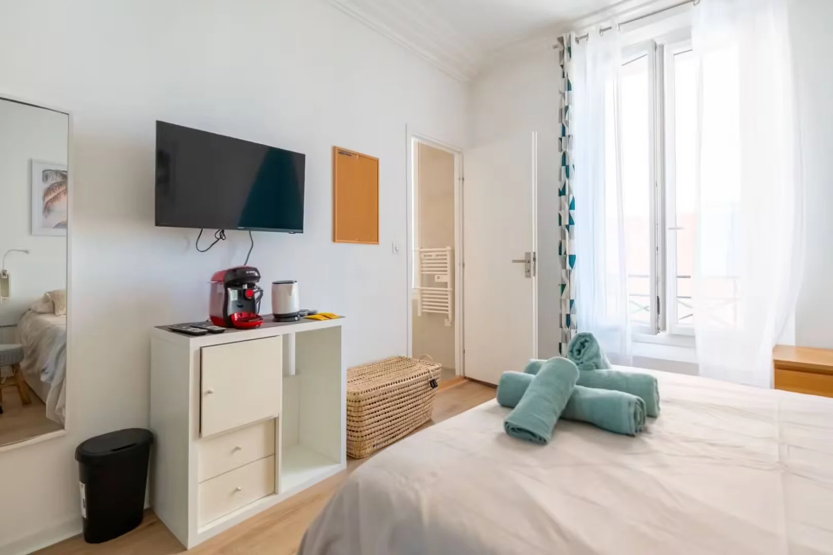 Habitación estudiantil amplia y cómoda en 