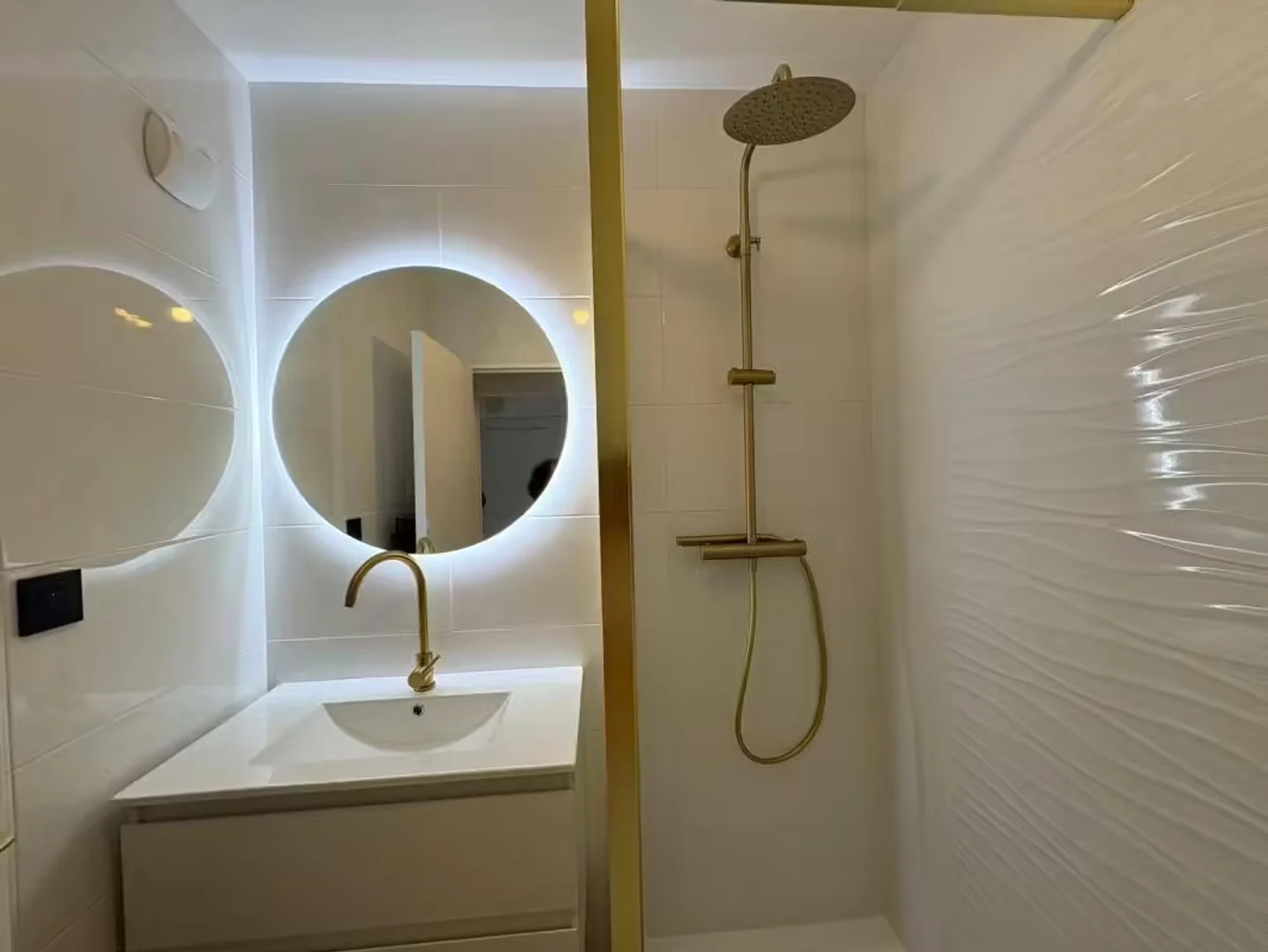 Quarto de estudante económico com localização conveniente em 