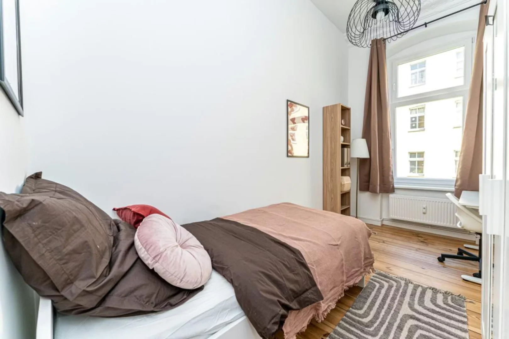 Bezahlbares Zimmer für Studenten mit ausreichender Beleuchtung in 