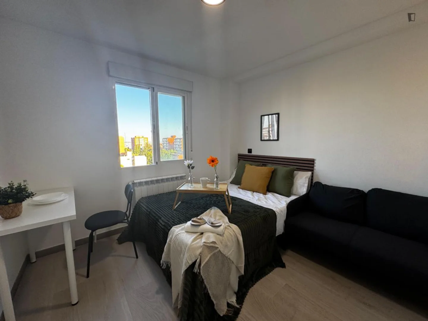 Economical student room with convenient location in