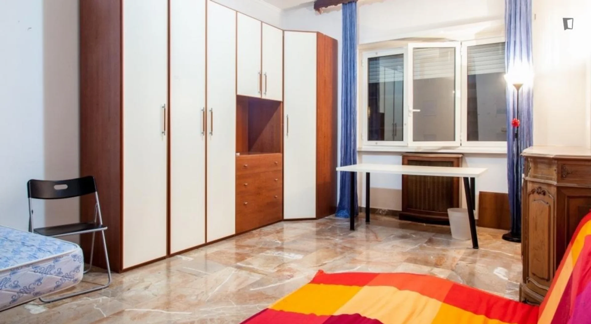 Zimmer in Studentenwohnung in  zu vermieten, voll möbliert