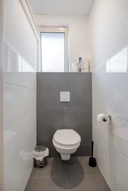 Habitación en alquiler con cama doble {area}