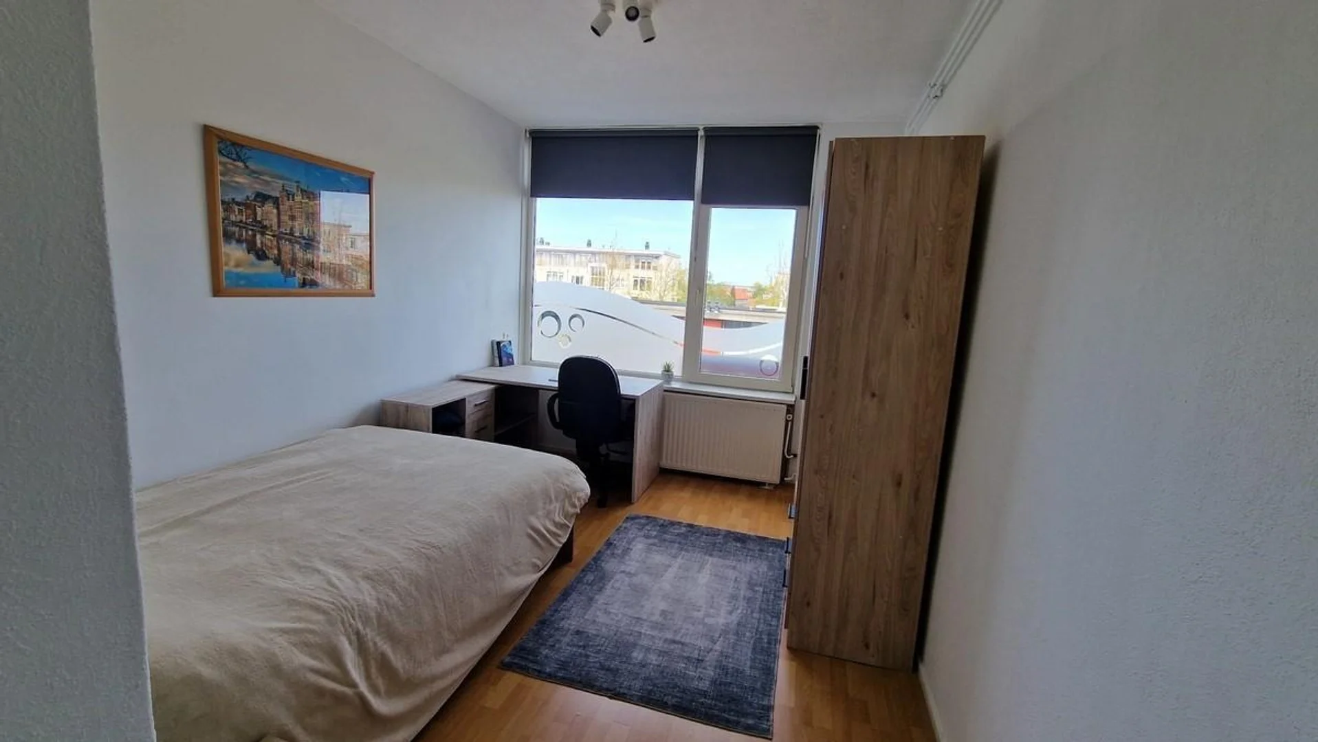 Budget-friendly student room close to campus in 