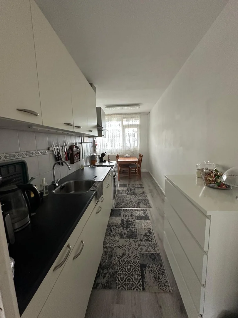Quarto de estudante económico perto do campus em