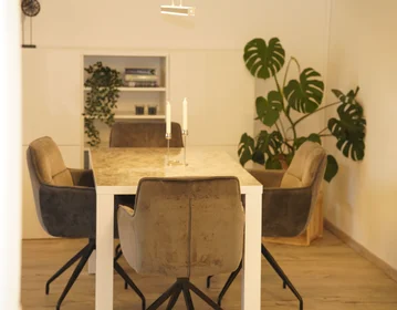 Bright private room in {area}