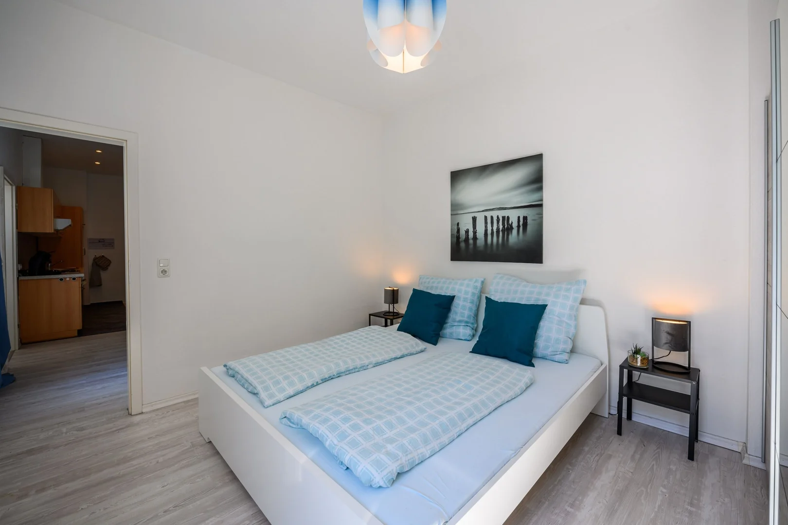 Chambre abordable pour les étudiants avec un bon éclairage dans 