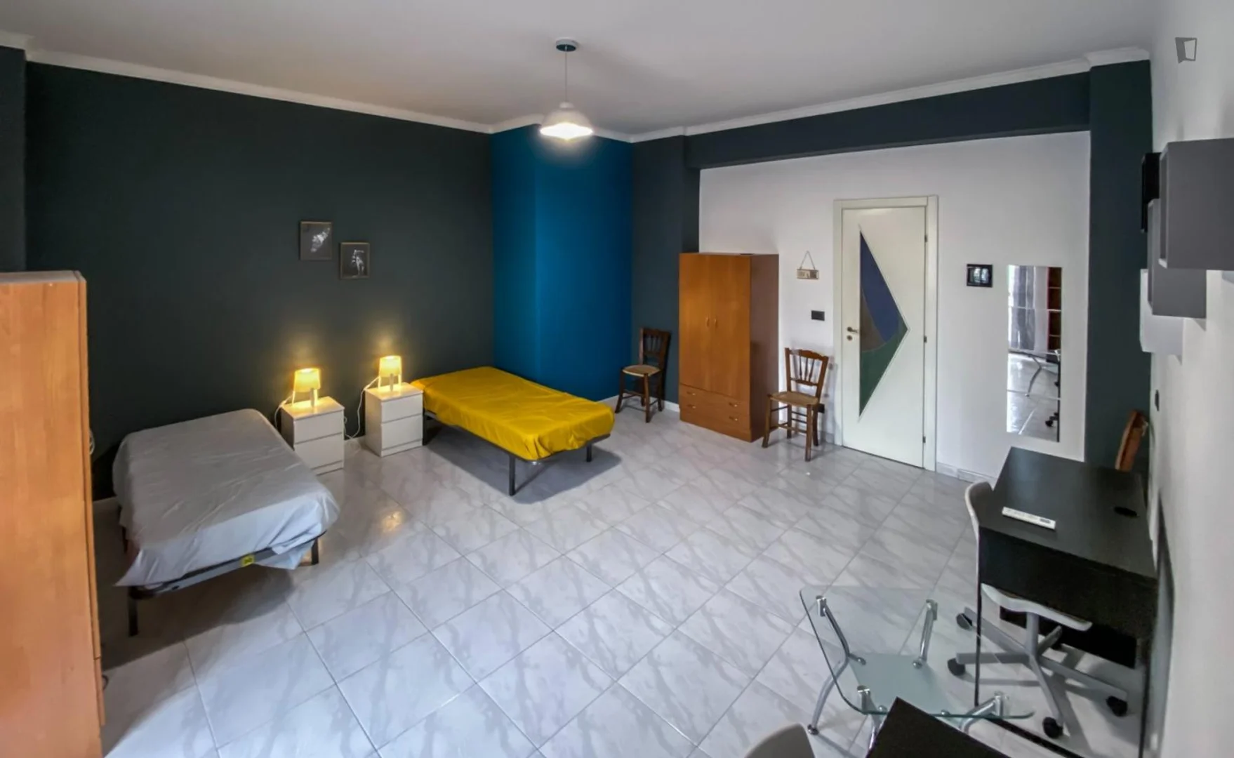 Quarto acolhedor para estudantes disponível em
