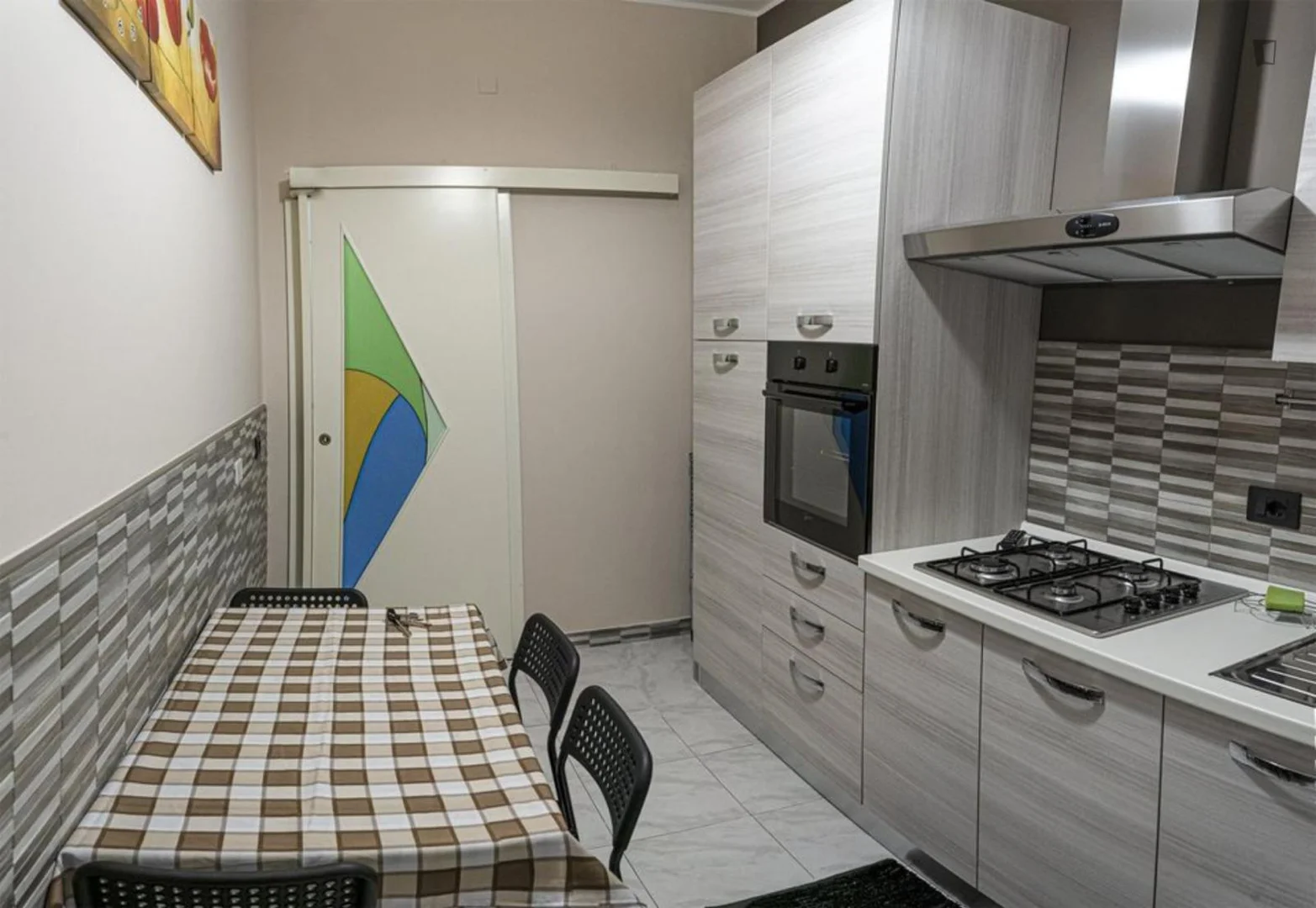 Quarto de estudante económico com localização conveniente em