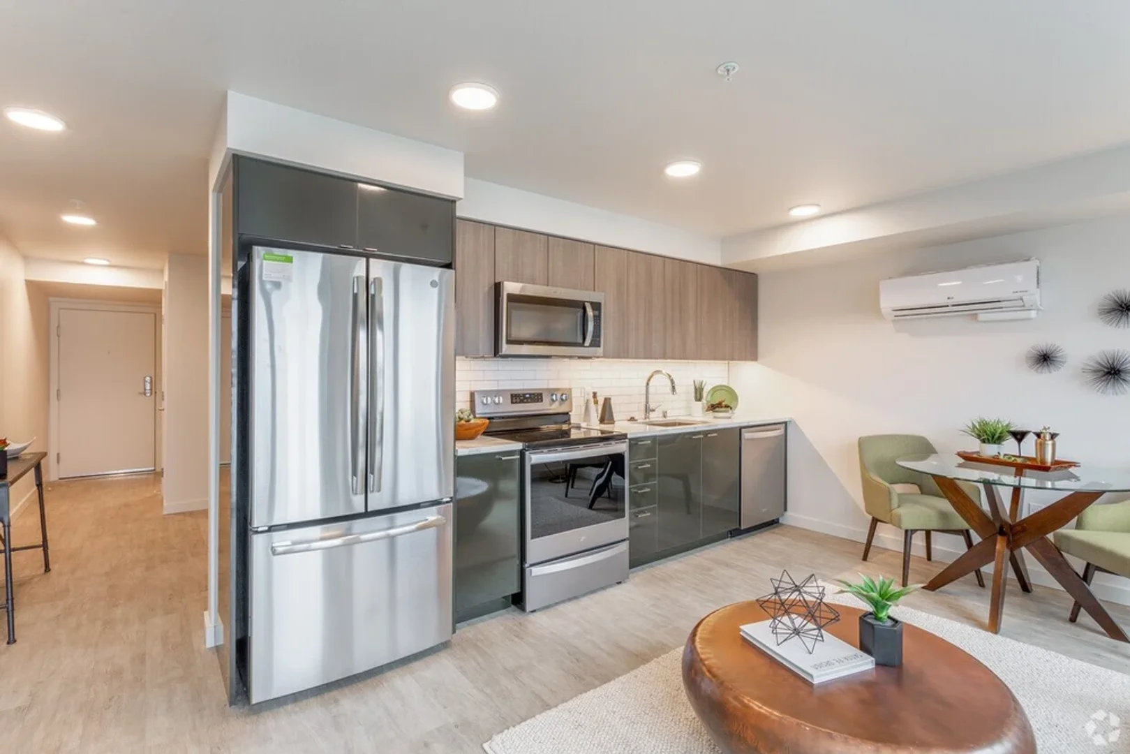5th Avenue North 701