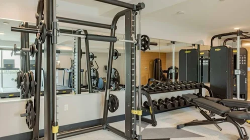 Apartamento inteiro em West 7th Street 2968, imagem 1 de 13