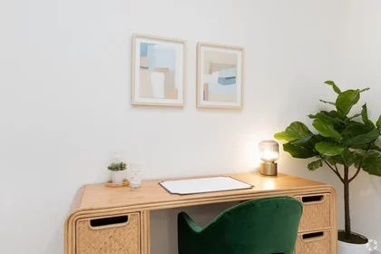 Apartamento inteiro em West 7th Street 2968, imagem 5 de 13