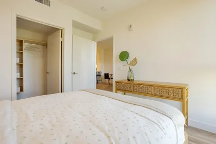Apartamento inteiro em West 7th Street 2968, imagem 6 de 13