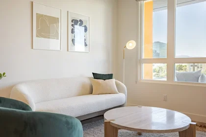 Apartamento inteiro em West 7th Street 2968, imagem 8 de 13