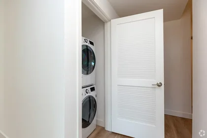 Apartamento inteiro em West 7th Street 2968, imagem 9 de 13