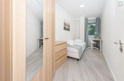 Chambre privée à Campo Pequeno - Av. Elias Garcia, 1º, image 17 de 19