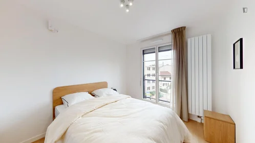 Chambre privée à Rue Hoche, image 2 de 23