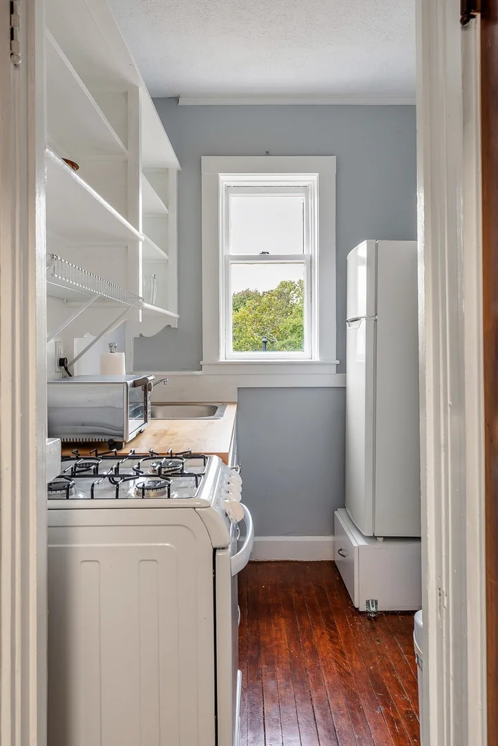 10, Dana St., Unit 309, Mid Cambridge, Cambridge, MA, 02138