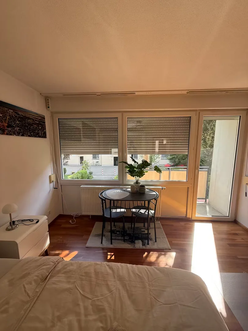 Functional student room perfect for studying in 