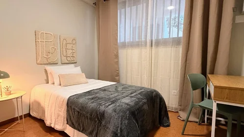Private room at R. António Jardim, image 1 of 12