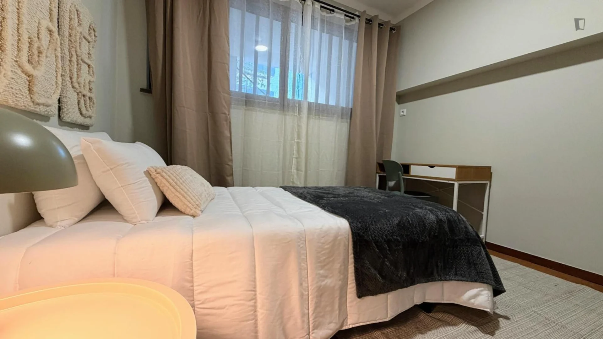 Functional student room perfect for studying in
