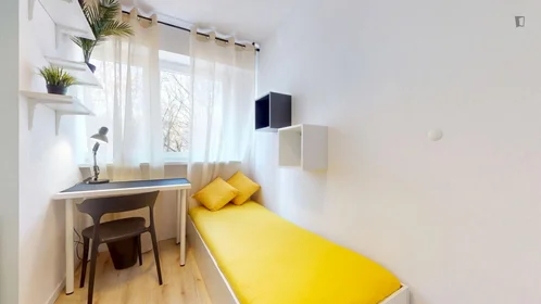 Quarto privado em Szegedyńska, imagem 3 de 9