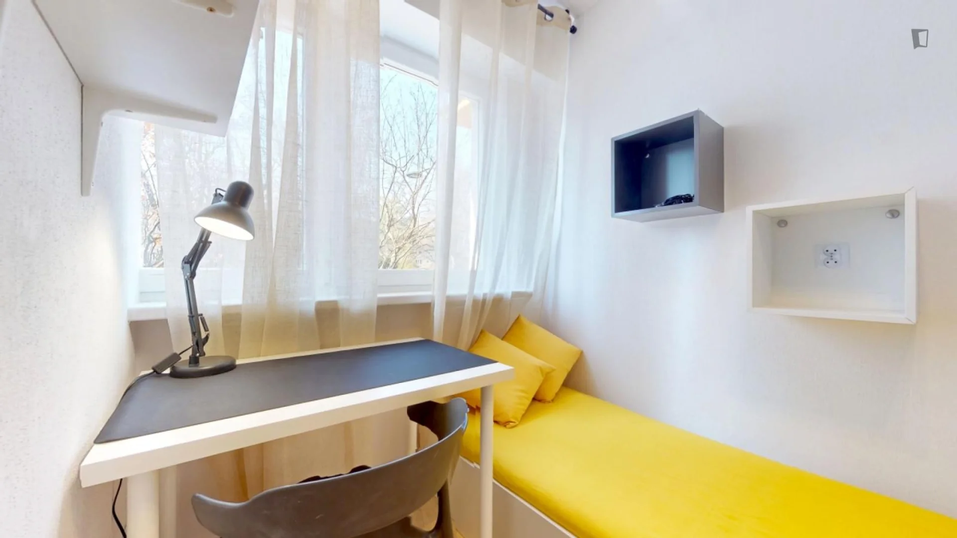 Quarto de estudante económico com localização conveniente em