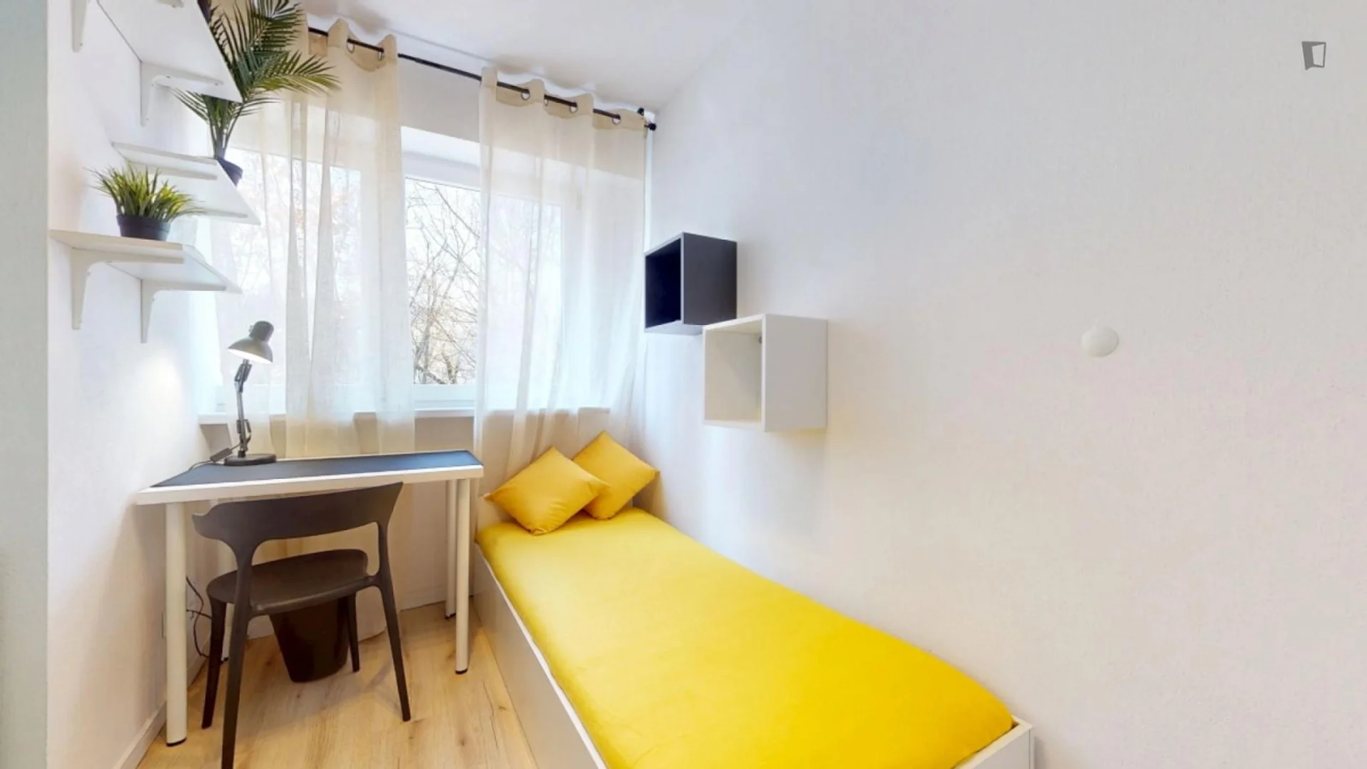 Quarto acolhedor para estudantes disponível em