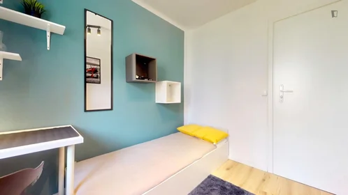 Quarto privado em Szegedyńska, imagem 2 de 9