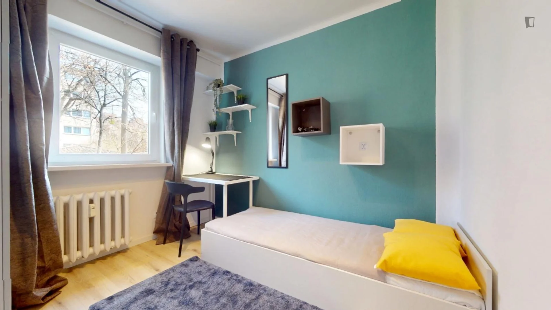Quarto para alugar em apartamento de estudantes em , totalmente mobilado