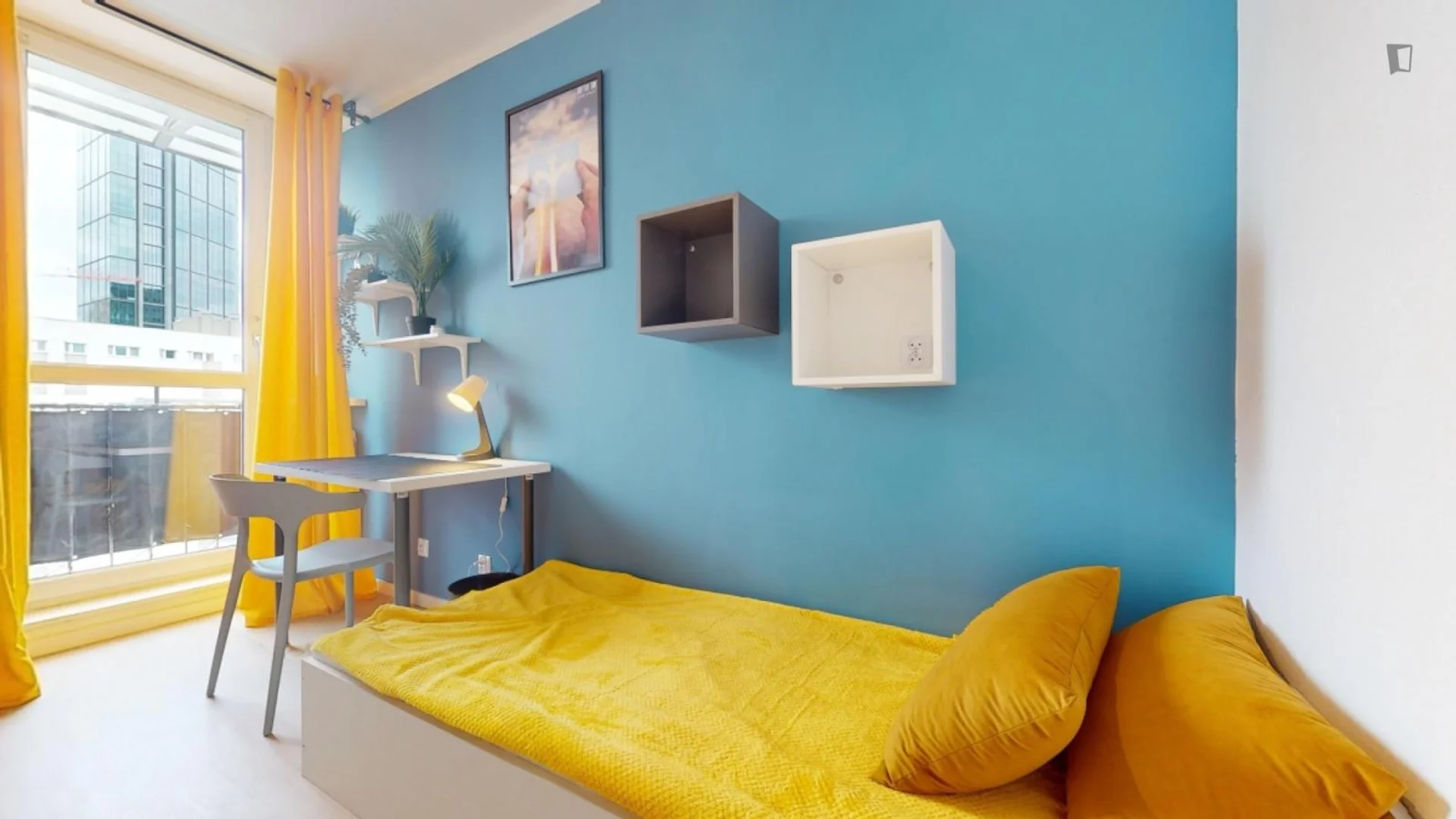 Quarto para alugar em apartamento de estudantes em , totalmente mobilado