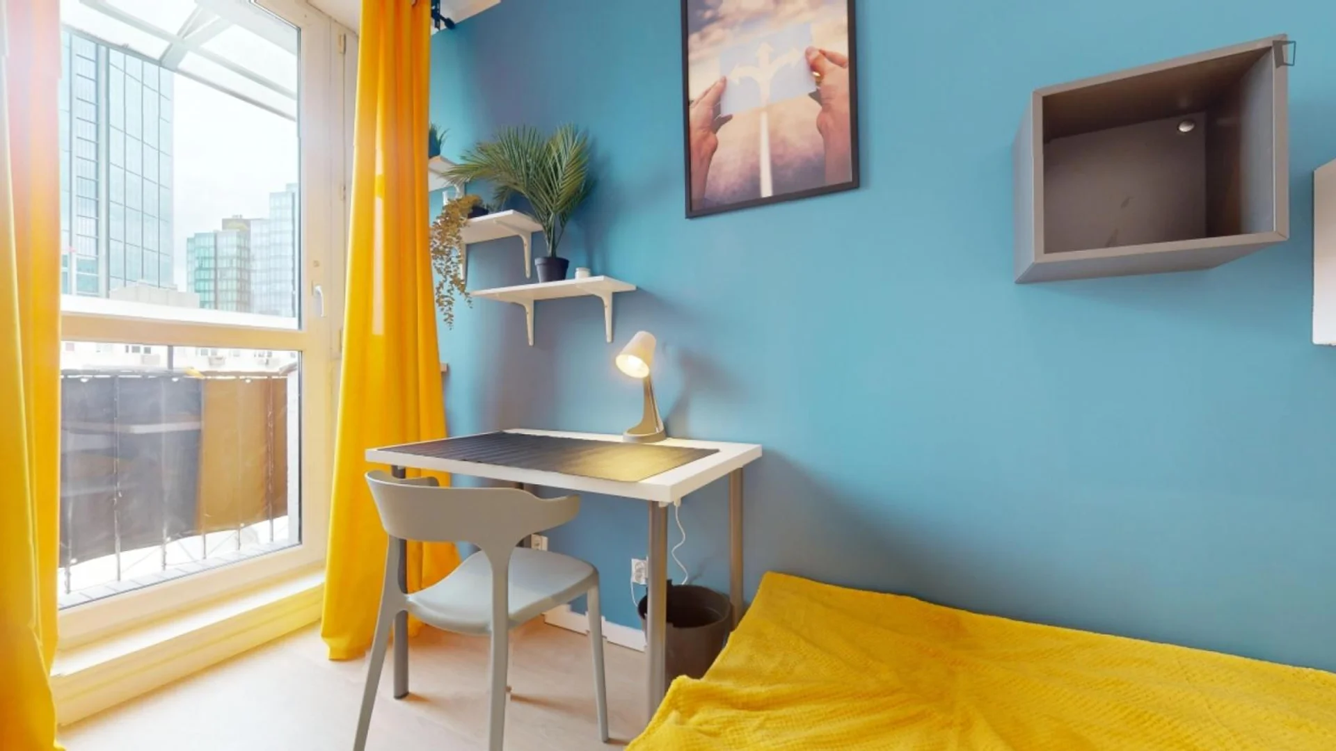 Quarto de estudante económico com localização conveniente em 