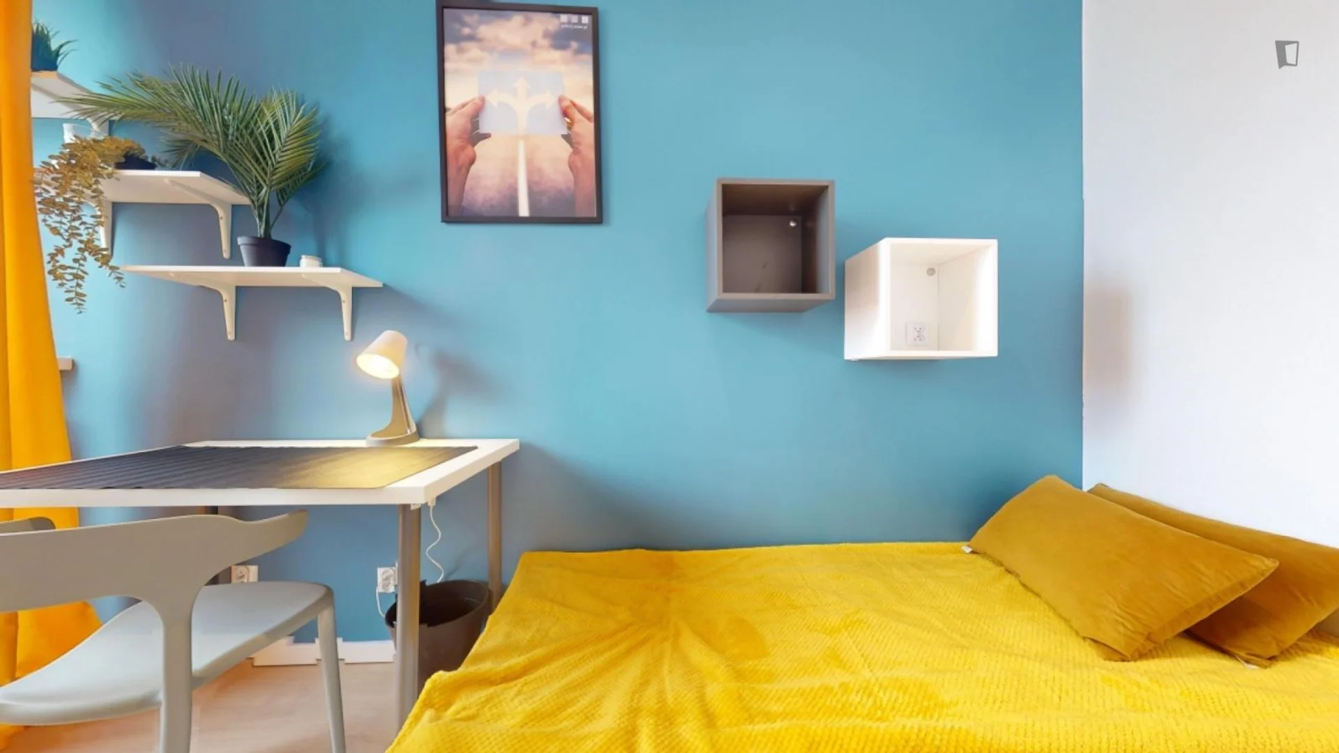 Quarto para alugar em apartamento de estudantes em , totalmente mobilado
