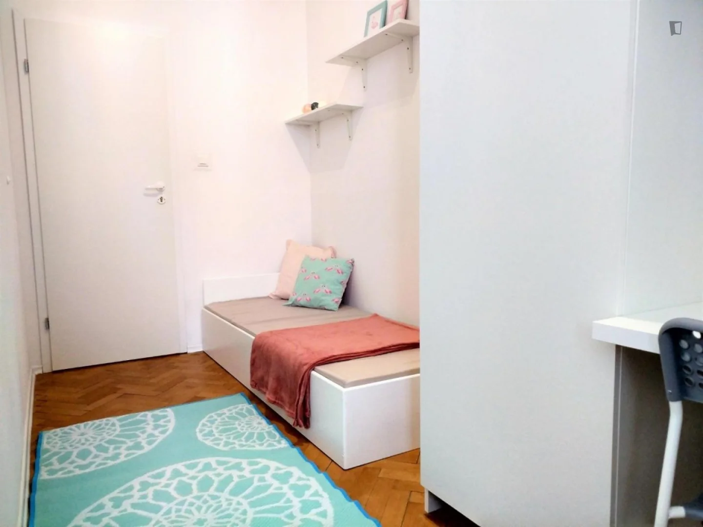 Quarto amigo do estudante em com comodidades modernas