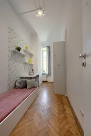 Quarto para alugar ao mês em {area}