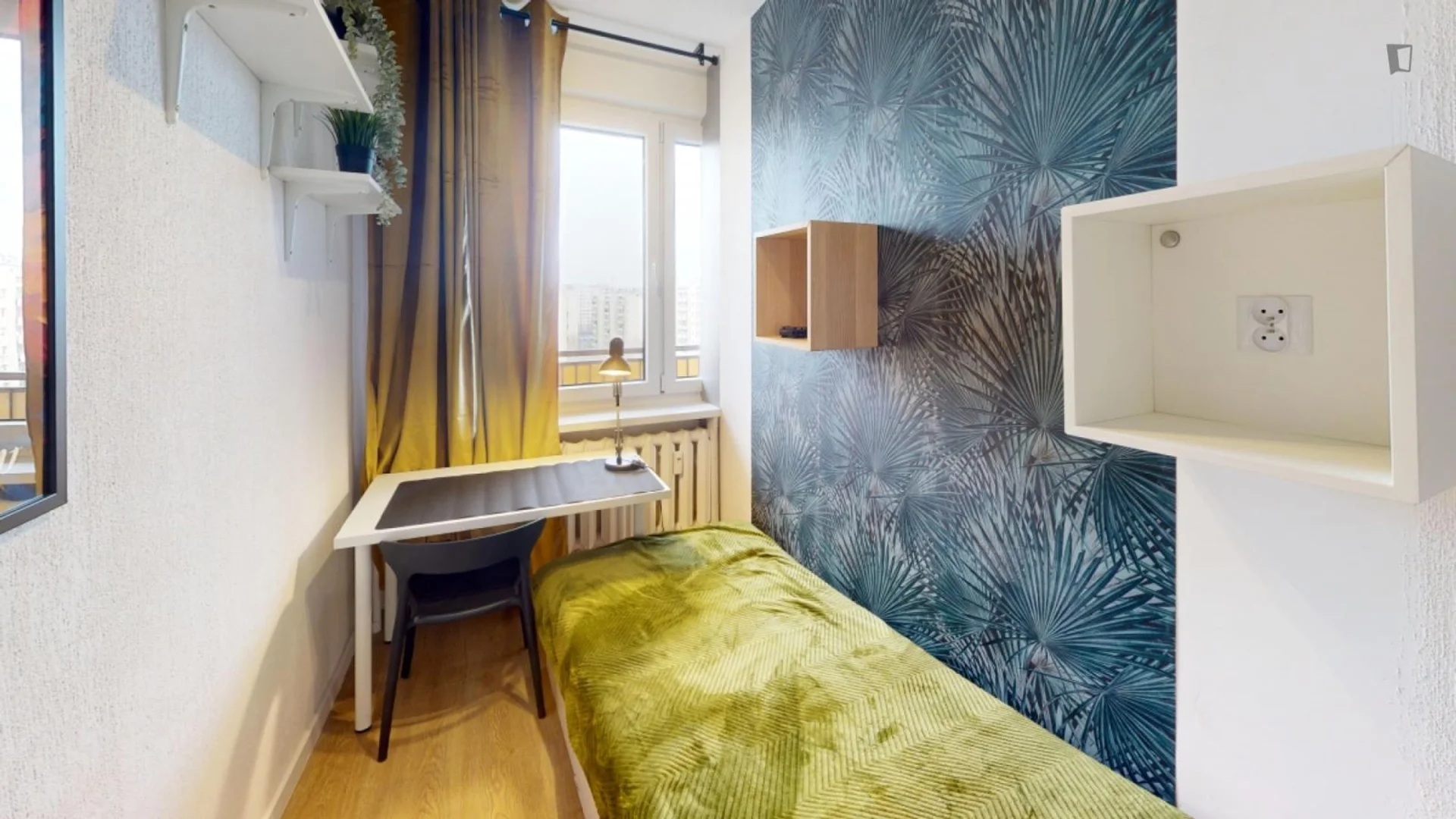Bright and airy student room with easy university access in 