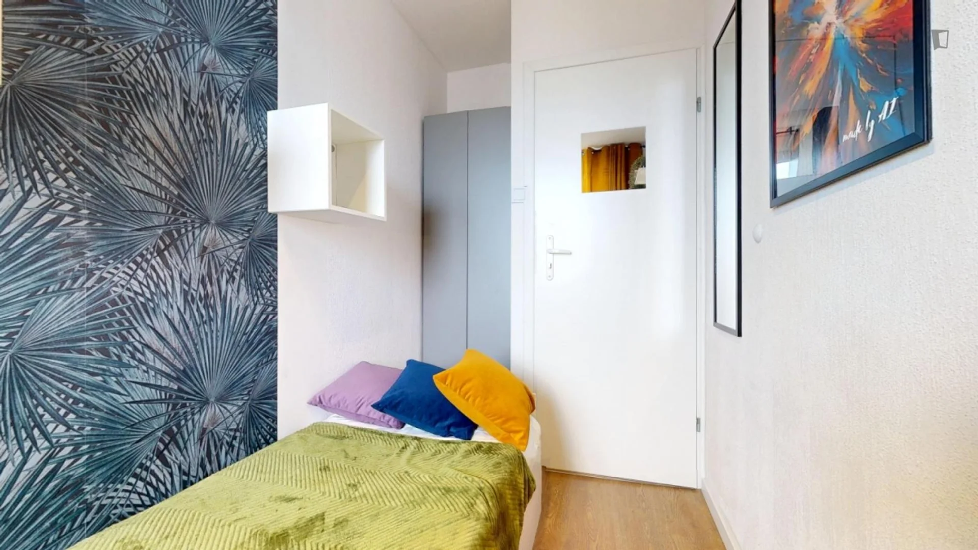 Affordable room for students with ample lighting in 