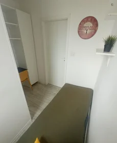 Quarto para alugar ao mês em {area}