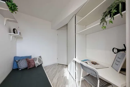 Quarto privado em Orzycka, imagem 1 de 14