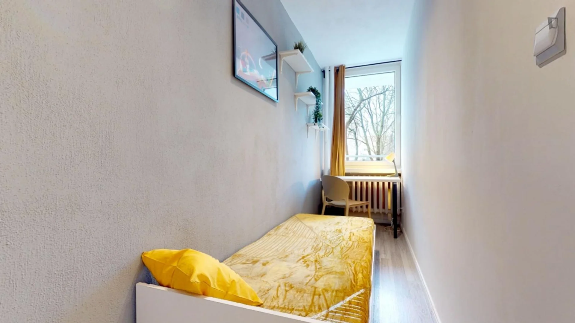 Quarto para alugar em apartamento de estudantes em , totalmente mobilado
