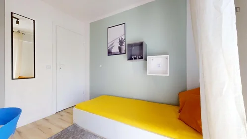 Quarto privado em Szegedyńska, imagem 2 de 9