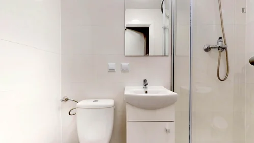 Quarto privado em Szegedyńska, imagem 7 de 9