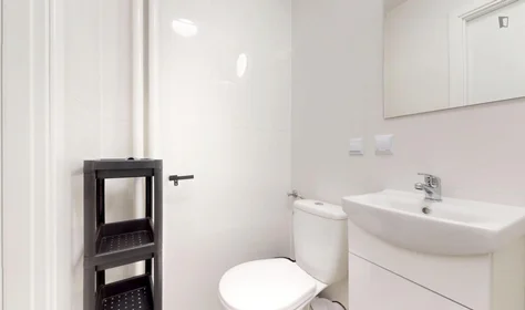 Quarto privado em Szegedyńska, imagem 8 de 9